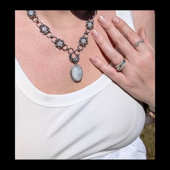 Estelle - Picture 4 of 4